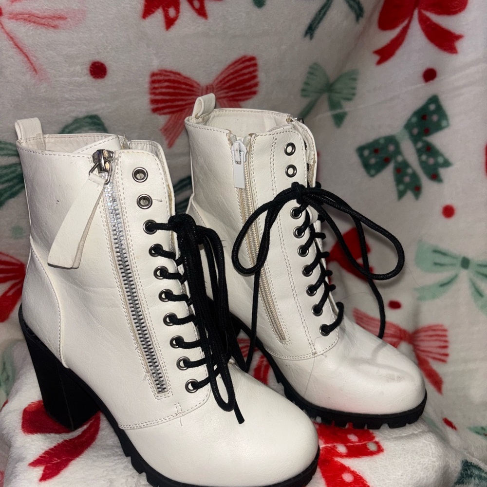 Forever White Patent Ankle Boot Black Block Heel Size Lace Up Or Zip Size 5.5